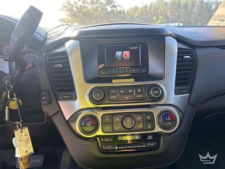 2016-chevrolet-suburban-image-18