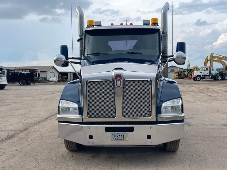 2015-kenworth-t880-image-2