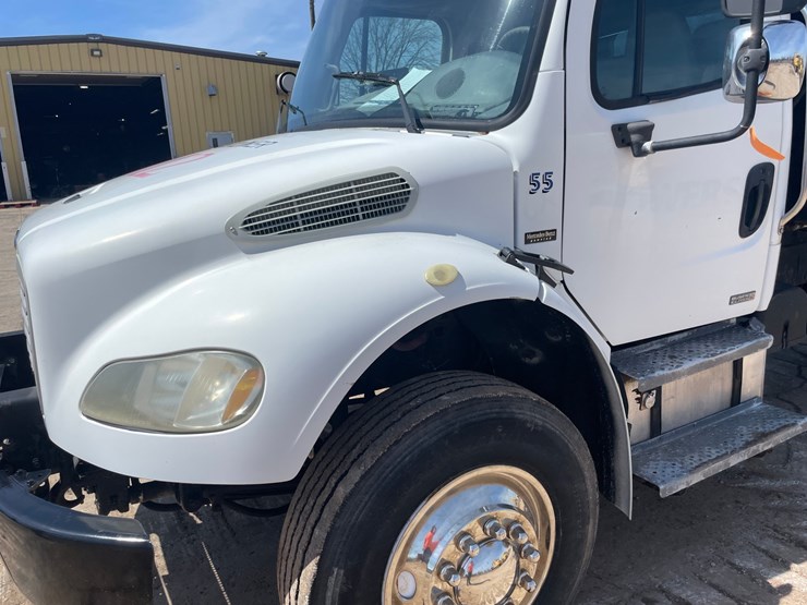 #4015-•-2004-freightliner-dump-truck-(has-wi-title)-image-38