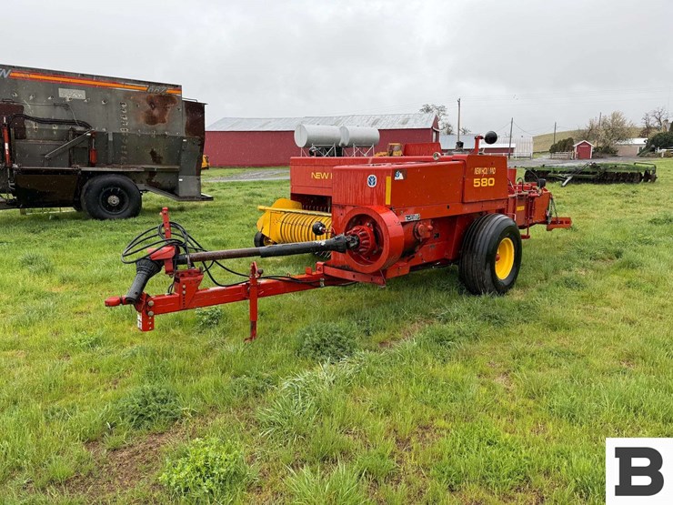 new-holland-580-image-1