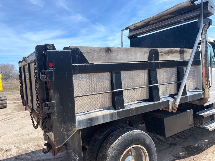 #4015-•-2004-freightliner-dump-truck-(has-wi-title)-image-19