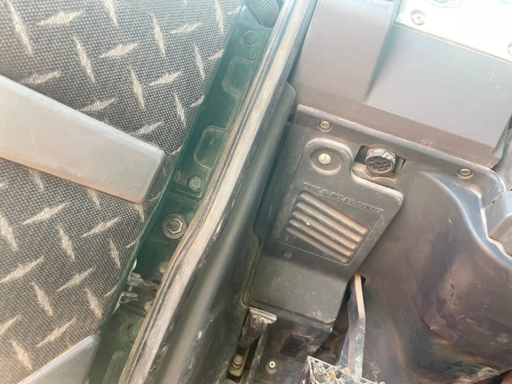 2013-mack-granite-104fr-image-93