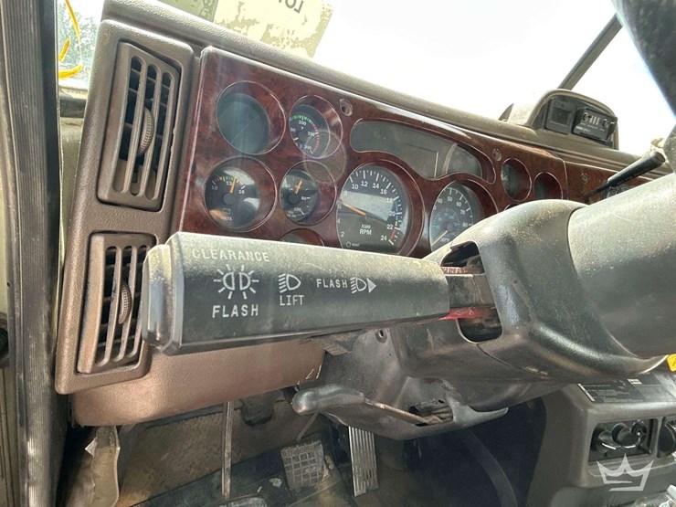 2005-mack-ch613-image-17