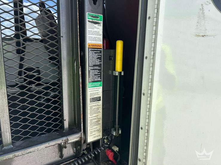 2015-ford-e450-image-27