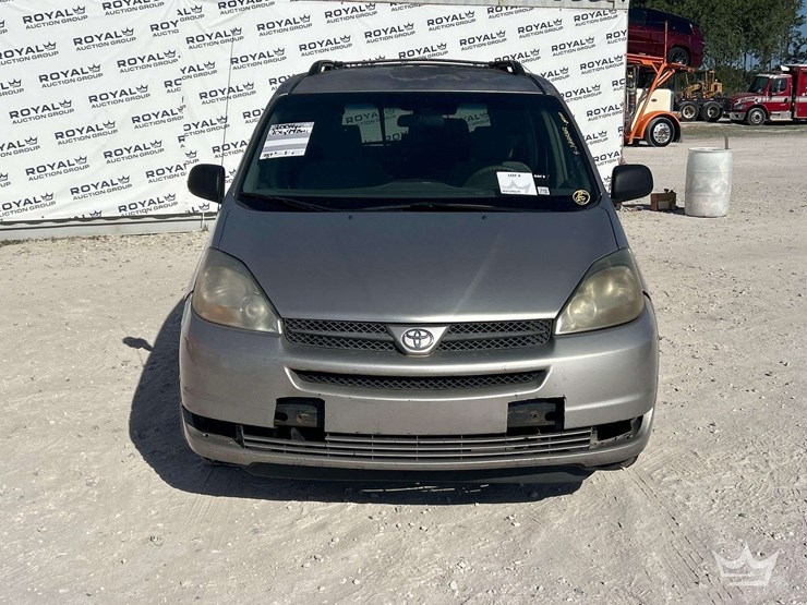 2004-toyota-sienna-image-20