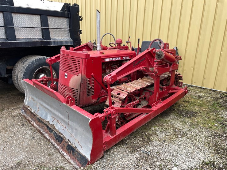 #4087-•-international-antique-dozer-image-1