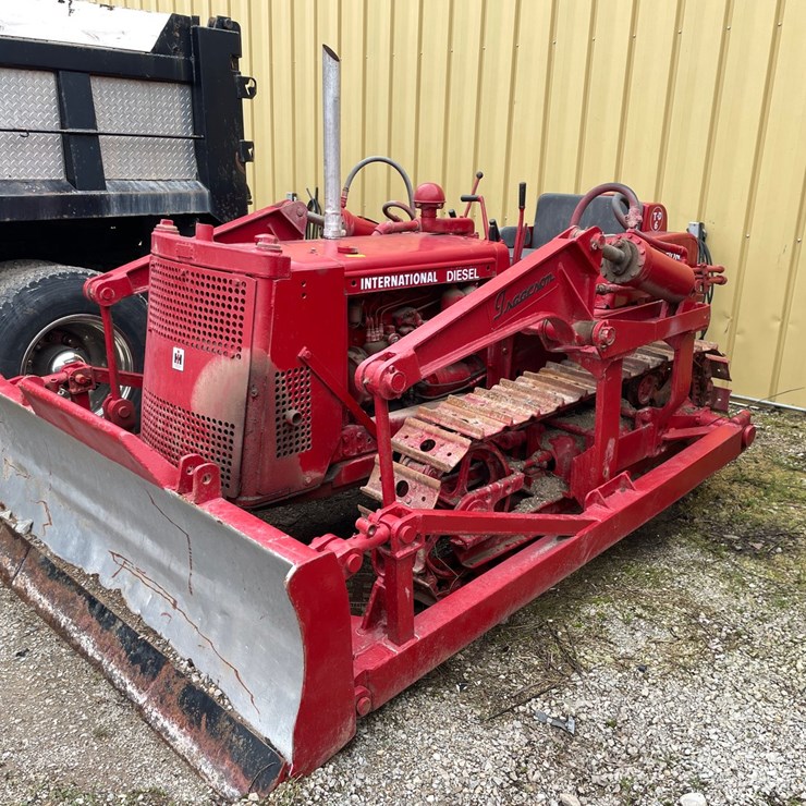 #4087 • International Antique Dozer