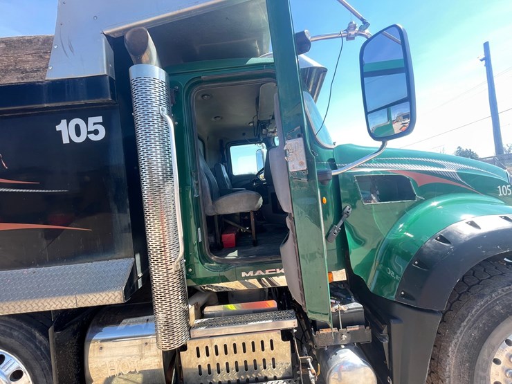 #4014-•-2013-quad-axle-mack-dump-truck-(has-wi-title)-image-96