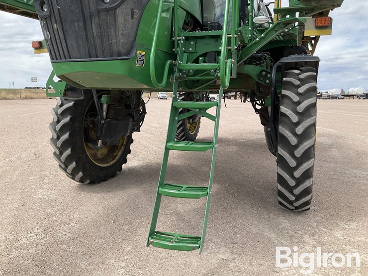 2019-john-deere-r4044-image-9
