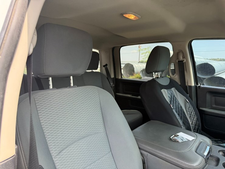 2014-dodge-1500-image-34