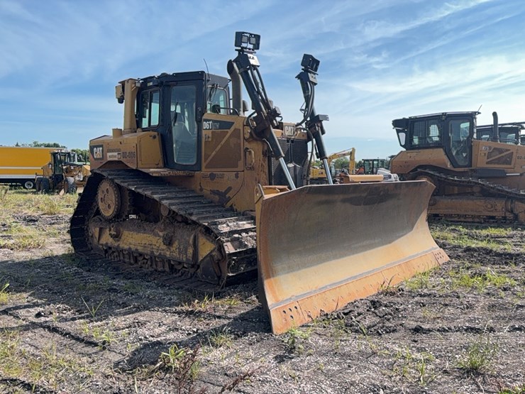 2016-caterpillar-d6t-image-3