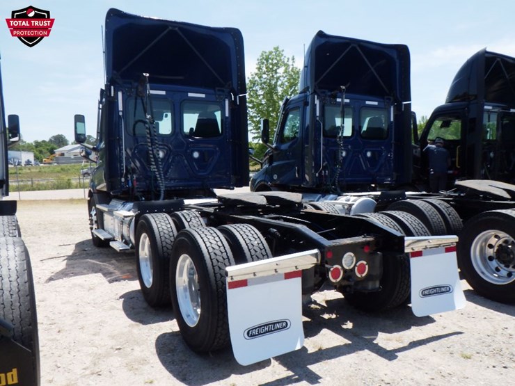 2022-freightliner-cascadia-116-image-10