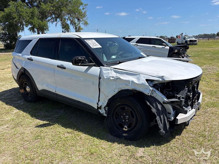 2020-ford-explorer-image-2