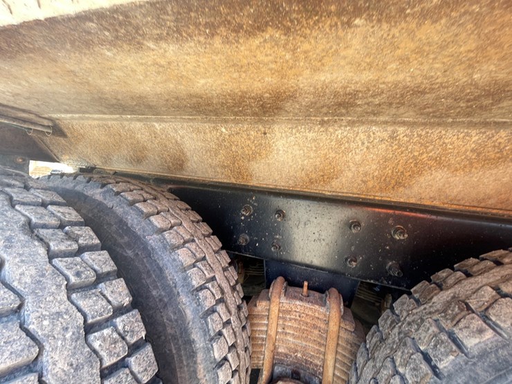 #4014-•-2013-quad-axle-mack-dump-truck-(has-wi-title)-image-87