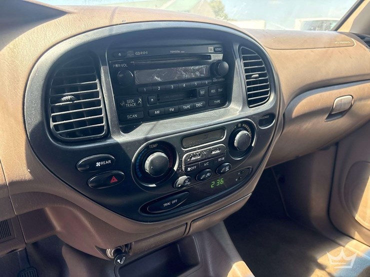 2003-toyota-sequoia-image-18
