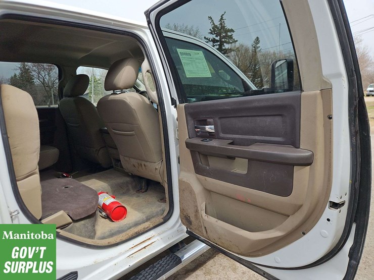2011-dodge-3500-image-23