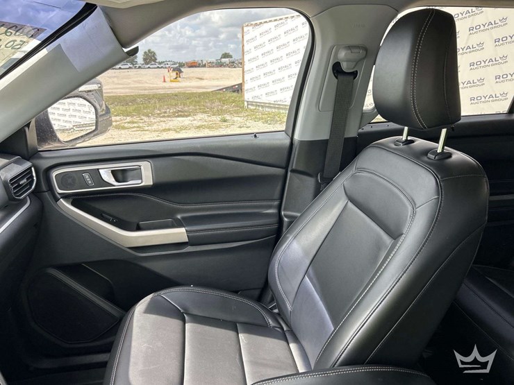 2021-ford-explorer-image-21