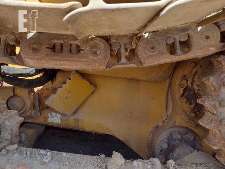 2014-caterpillar-d6t-xw-image-18