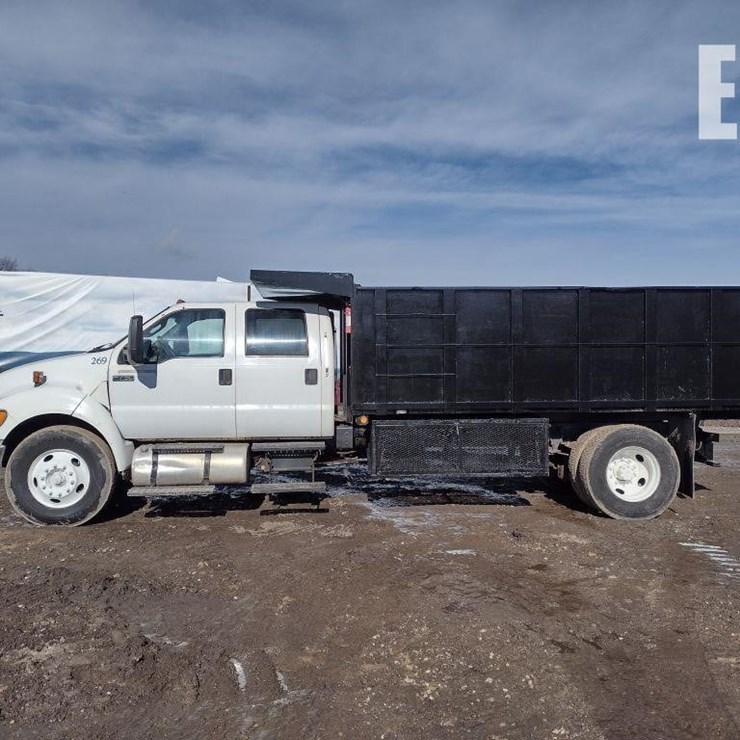 2015 FORD F750 SD