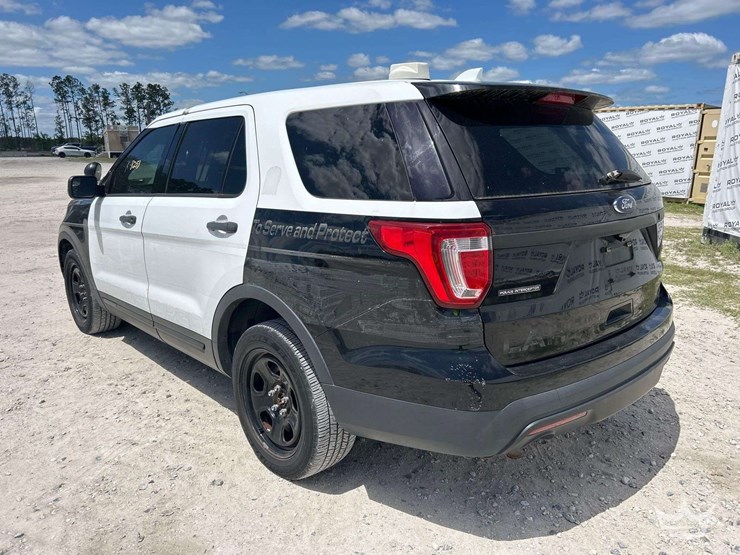 2016-ford-explorer-image-4