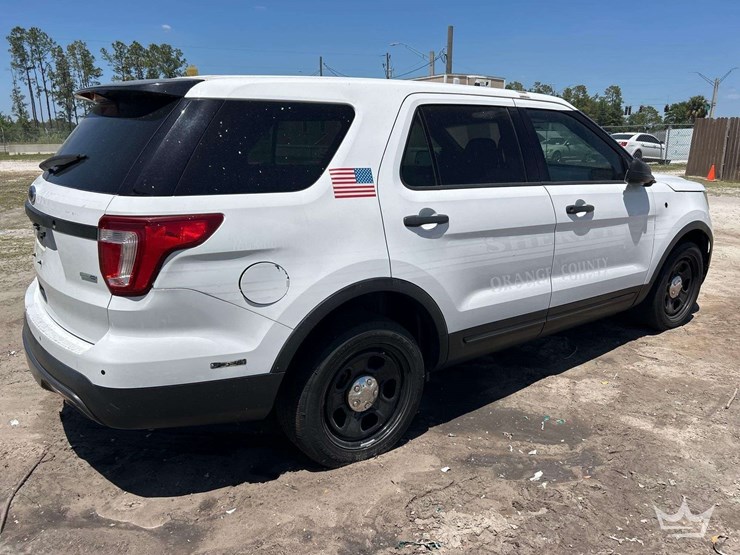 2016-ford-explorer-image-3