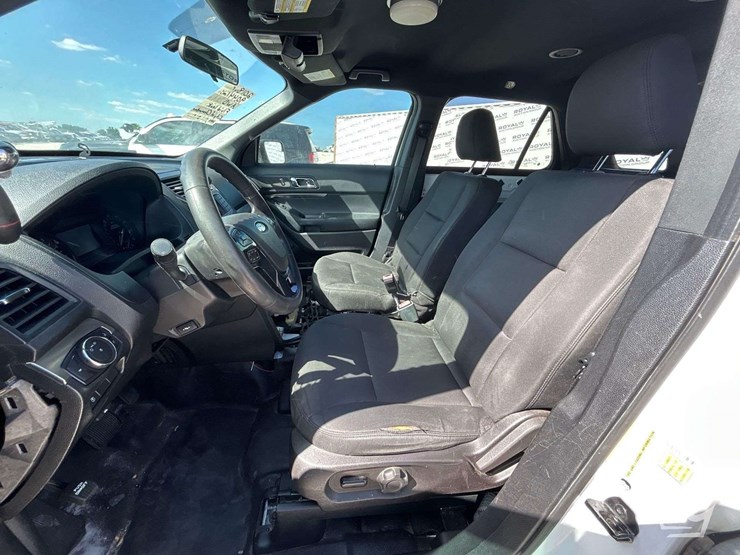 2018-ford-explorer-image-11