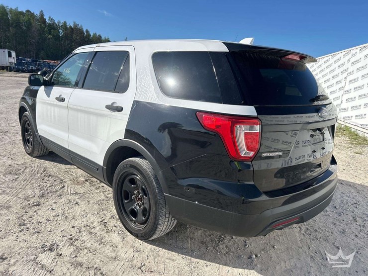 2017-ford-explorer-image-4