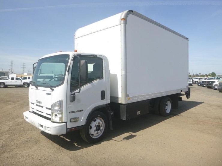 2013-isuzu-npr-image-1