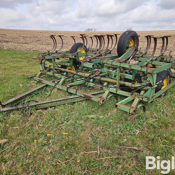JOHN DEERE 1010