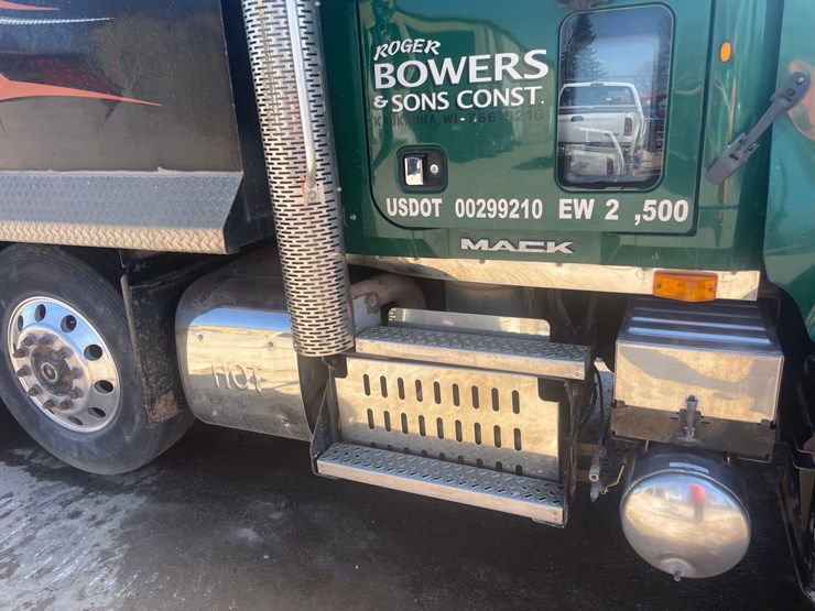 2013-mack-granite-104fr-image-37