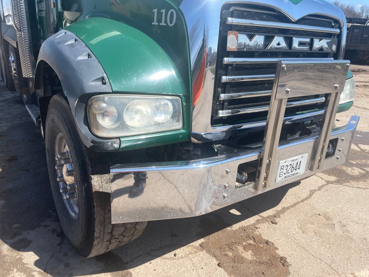 2013-mack-granite-104fr-image-42