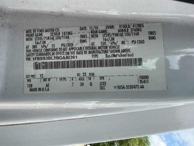 2011-ford-cargo-image-45
