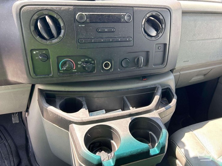 2009-ford-cargo-image-26