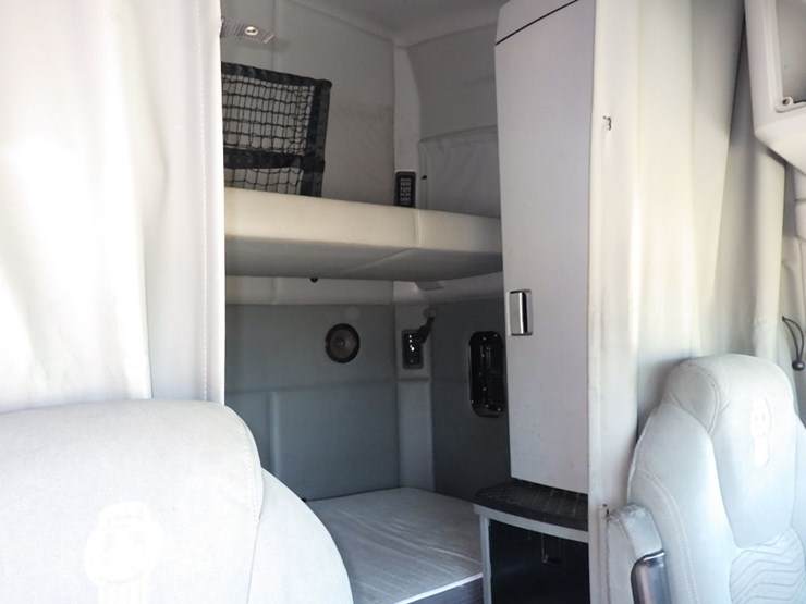 2016-kenworth-t680-image-7