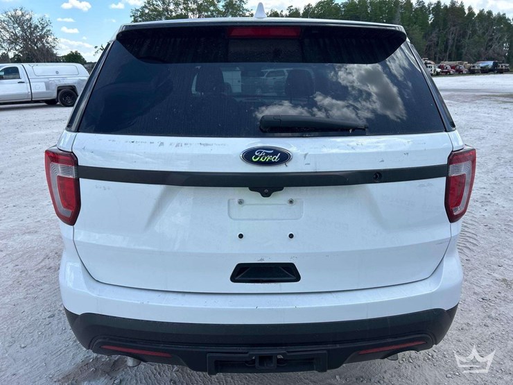 2017-ford-explorer-image-22