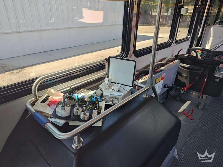 2012-gillig-low-floor-image-24