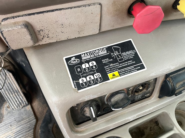 #4030-•-2005-mack-tractor-unit-18-image-88