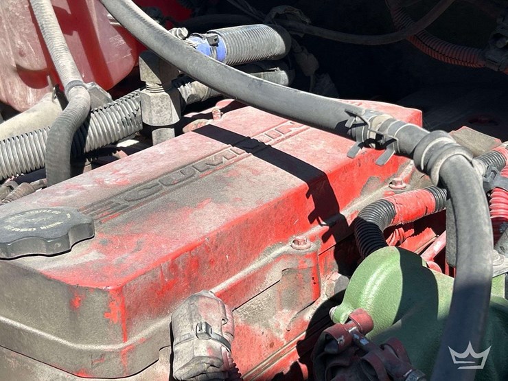 2010-freightliner-m2-106-image-9