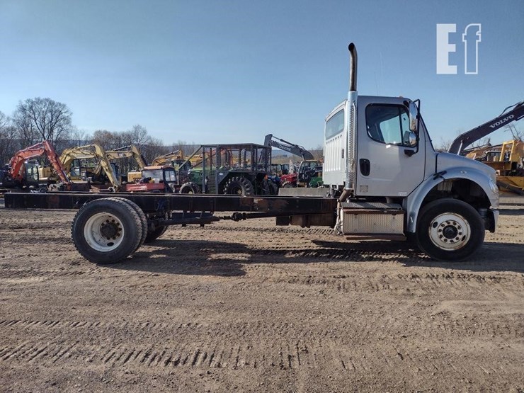 2015-freightliner-business-class-m2-106-image-3