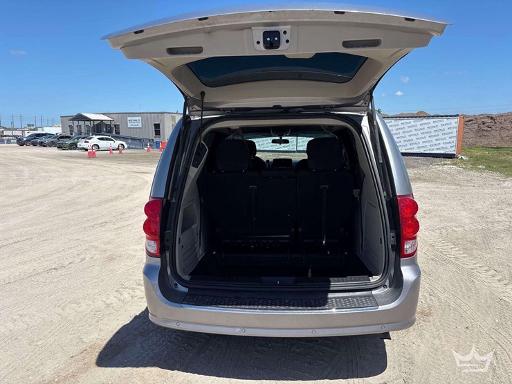 2014-dodge-grand-caravan-image-24