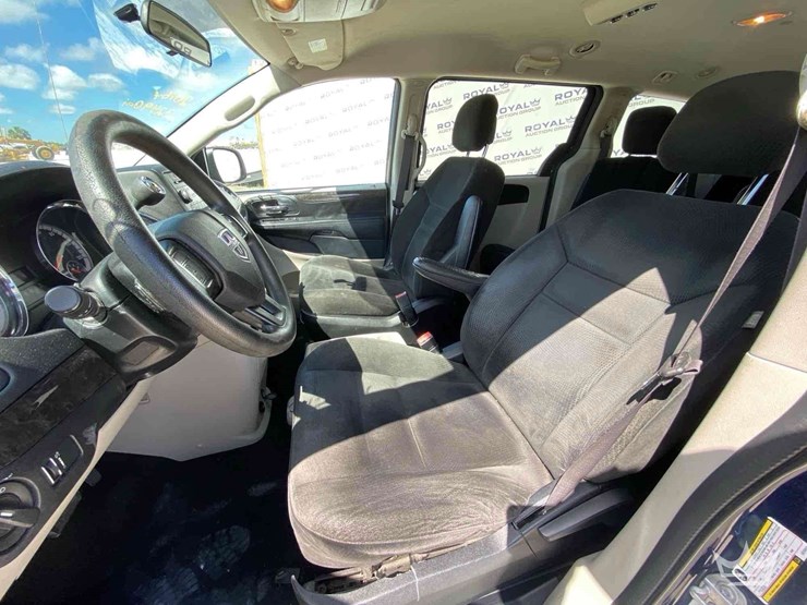 2016-dodge-grand-caravan-image-25