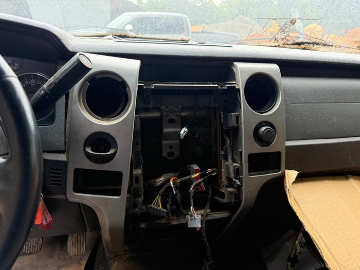 2012-ford-f150-image-32