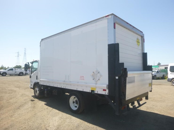 2014-isuzu-nqr-image-4