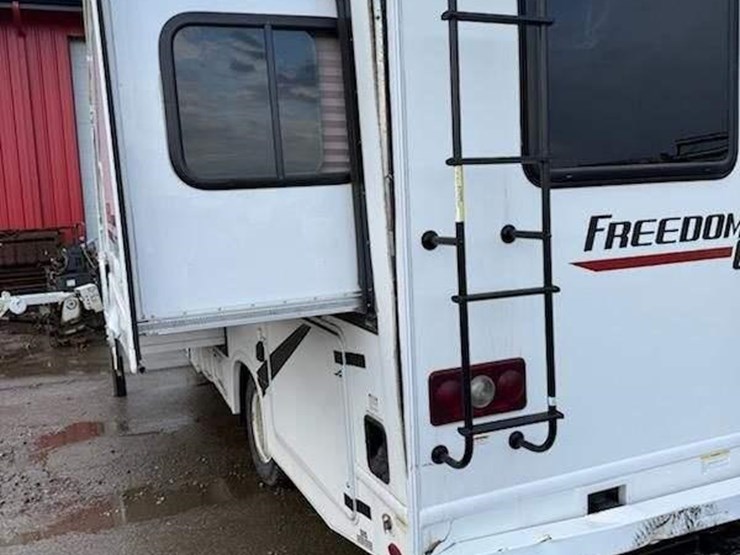 2020-massey-ferguson-730-image-15
