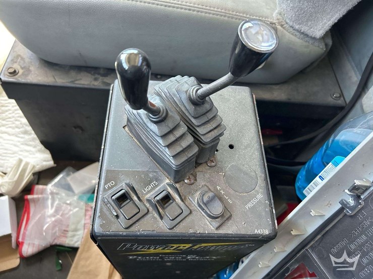 2017-kenworth-t880-image-30