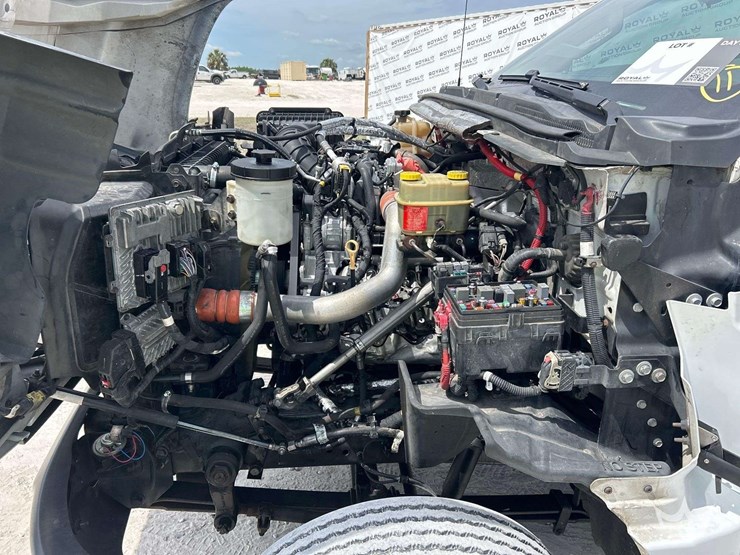 2019-chevrolet-silverado-5500hd-image-7