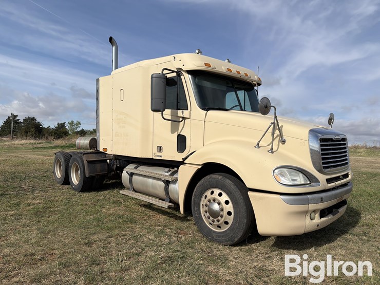 2007-freightliner-columbia-120-image-3
