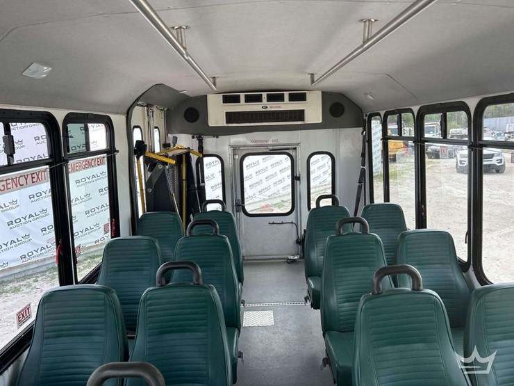 2017-ford-e450-image-21