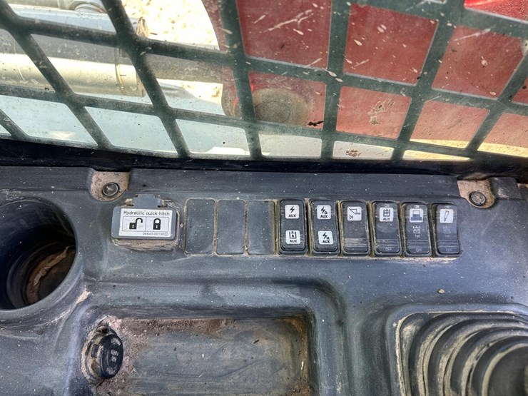 2017-takeuchi-tl12r2-image-26