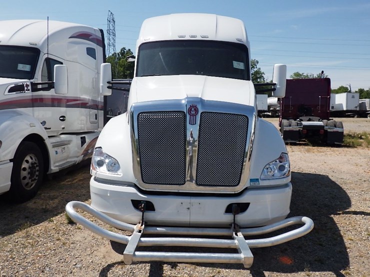 2016-kenworth-t680-image-2